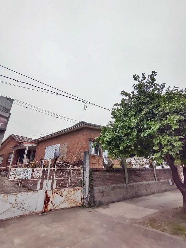Gran propiedad sobre Av. Almafuerte