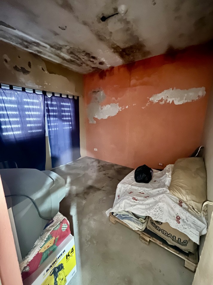 Casa de 2 dormitorios con local comercial 